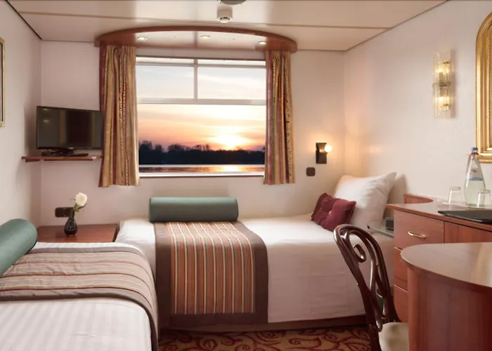 Knm Ms Switzerland Ii - Frankfurt ホテル 3*