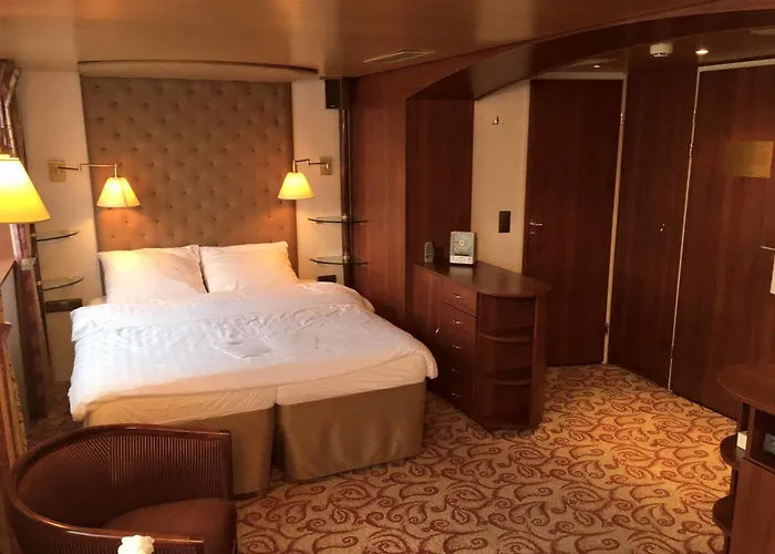 Knm Ms Switzerland Ii - Frankfurt ホテル 3*