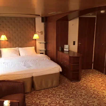 Knm Ms Switzerland Ii - Frankfurt ホテル 3*